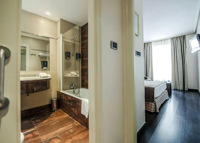 Hotel Conde Duque 3*